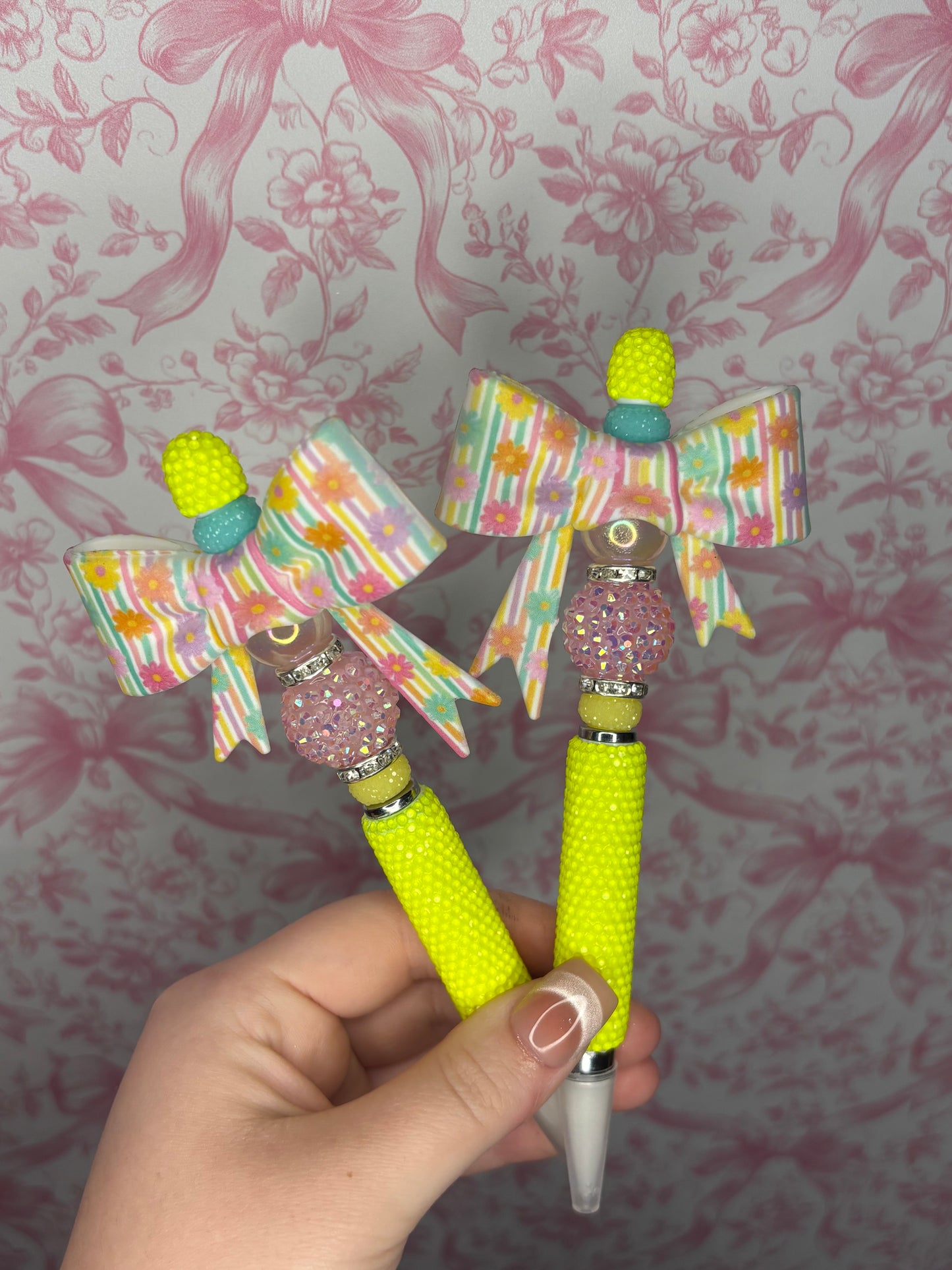 Flower bow wax pen