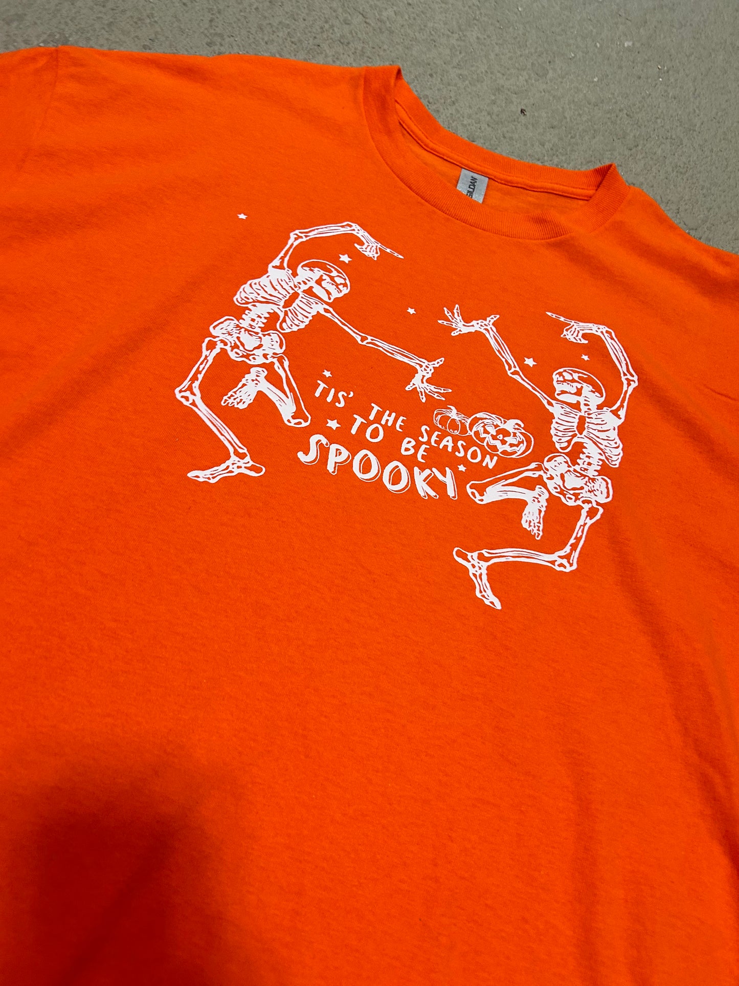 Tis the season to be spooky T-shirt.