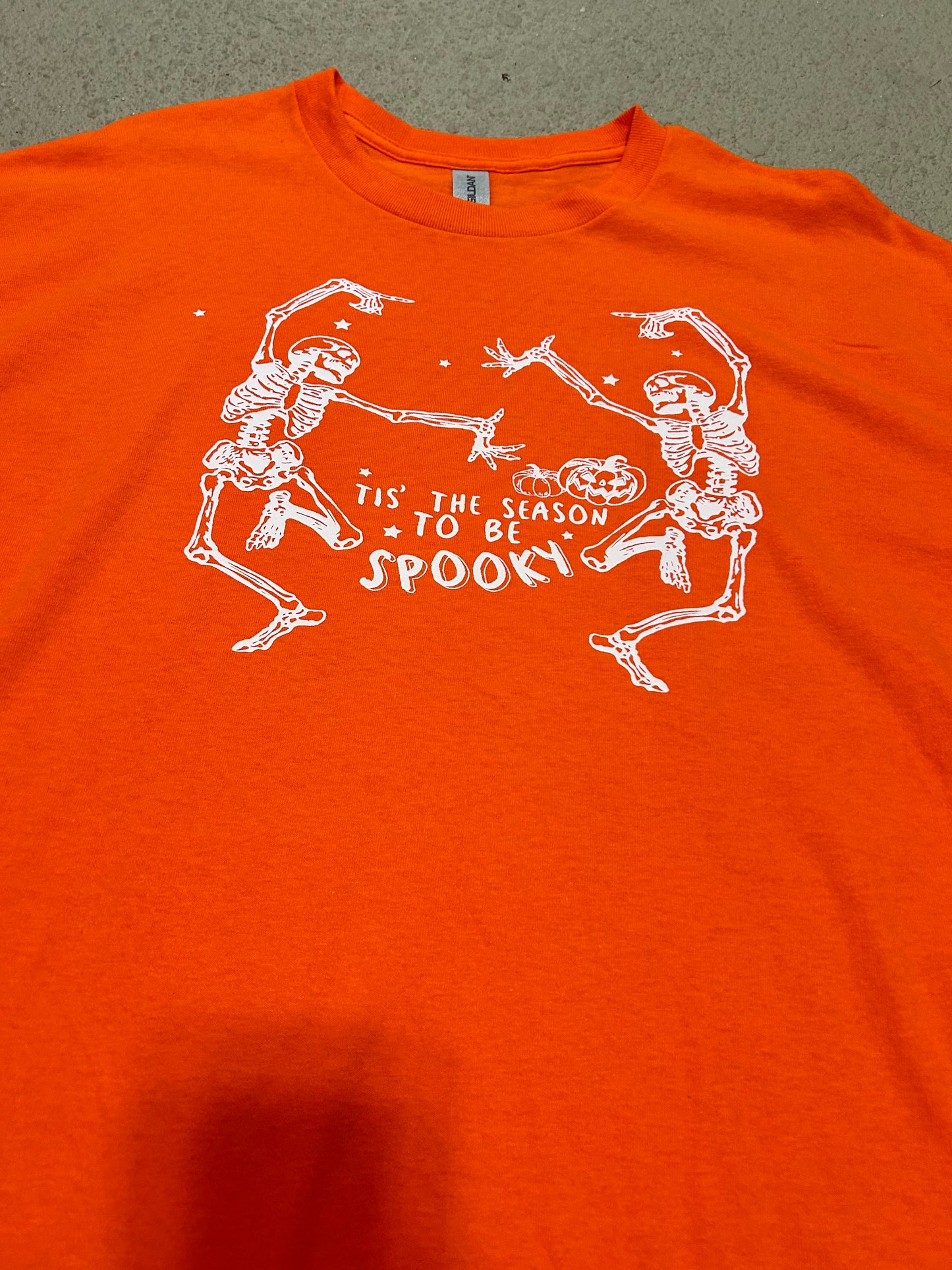 Tis the season to be spooky T-shirt.