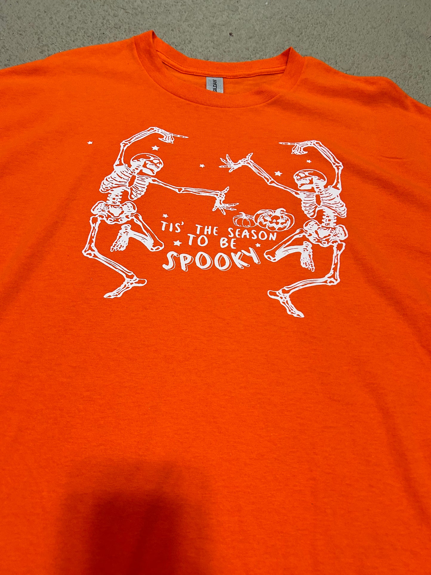 Tis the season to be spooky T-shirt.