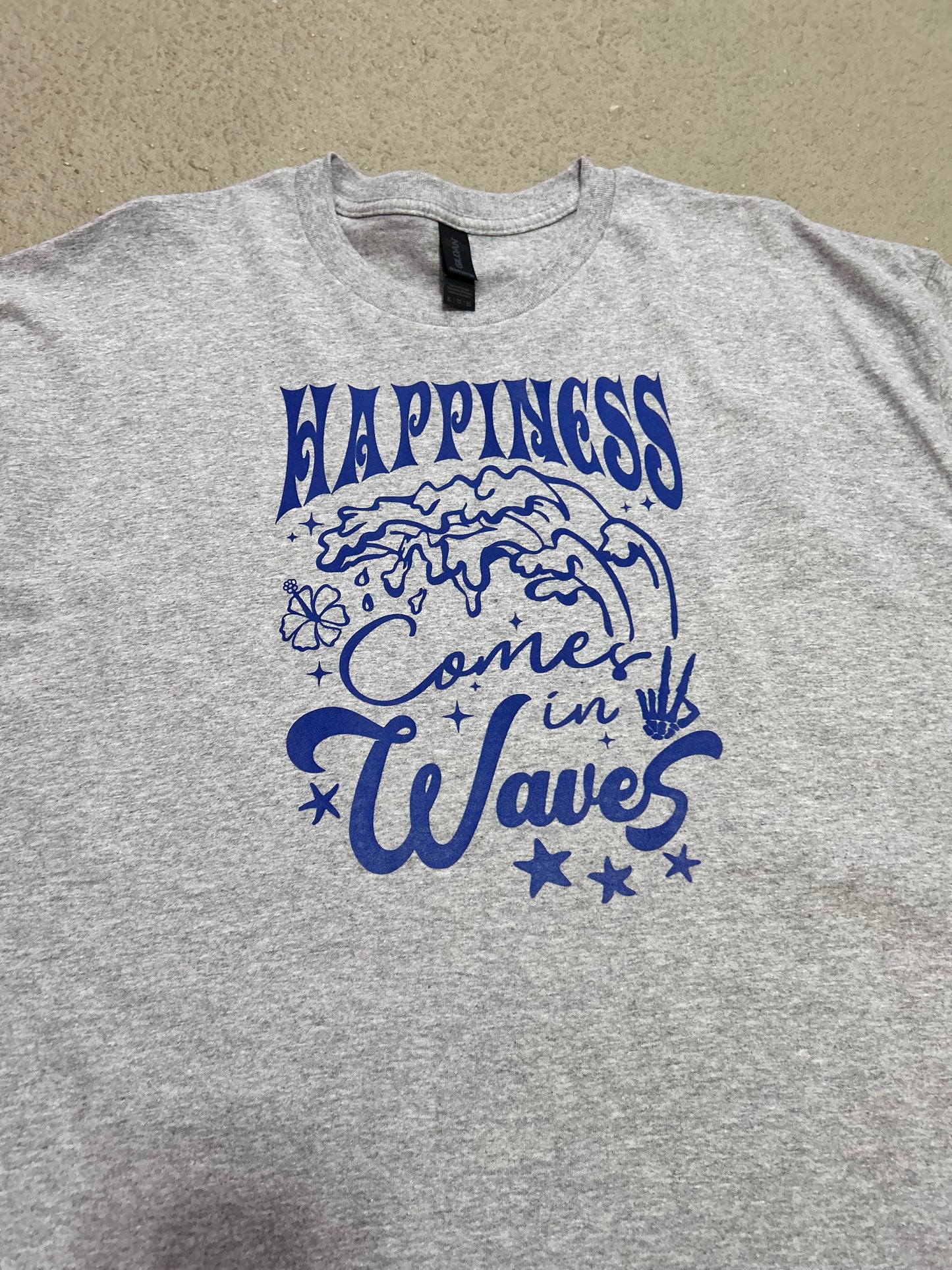 Happiness comes in waves T-shirt