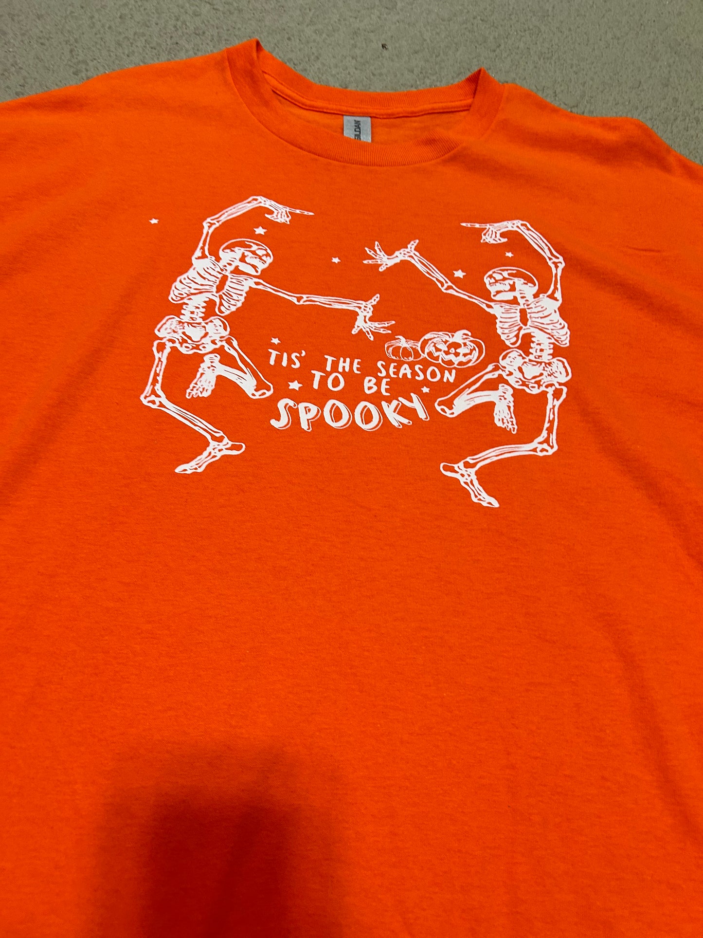 Tis the season to be spooky T-shirt.