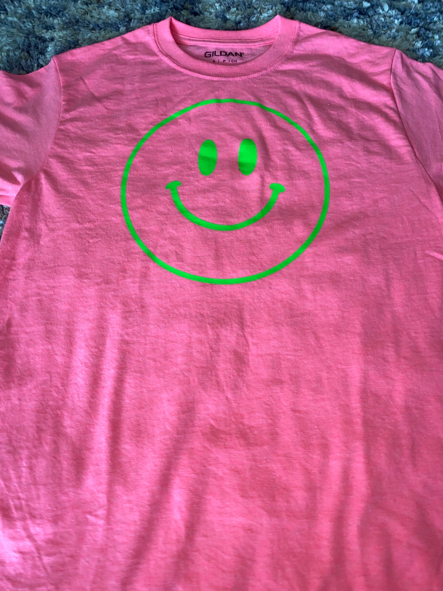 Smiley face t-shirt message for different T-shirt colors