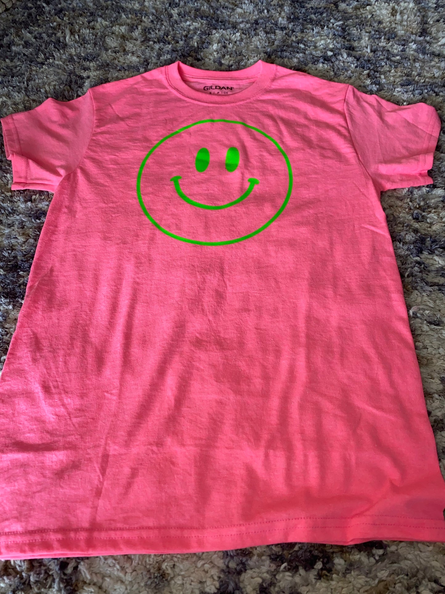 Smiley face t-shirt message for different T-shirt colors