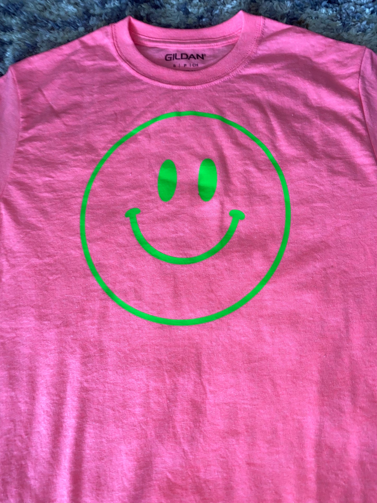 Smiley face t-shirt message for different T-shirt colors